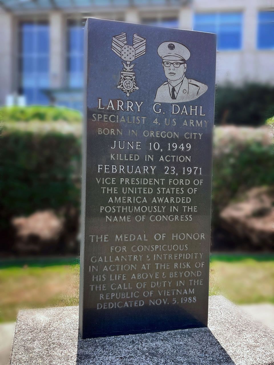 Larry G. Dahl memorial, Oregon City